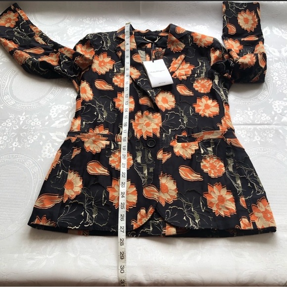 FLASH SALE $3,000 Brand New Salvatore Ferragamo Floral Blazer
Size: 36 - Picture 10 of 13